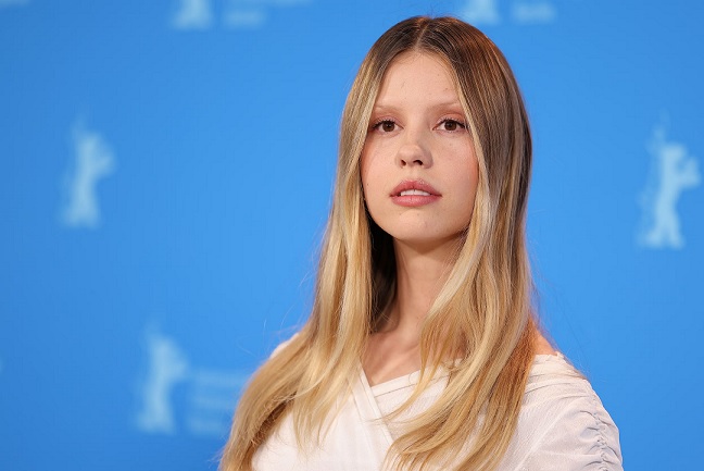 mia goth age